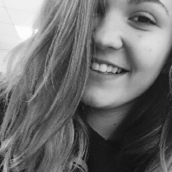 Profile Picture of Skye Branstetter (@crystalskye) on Poshmark