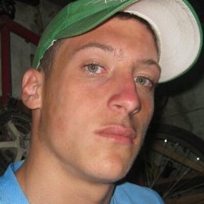 Profile Picture of Nestor Guillen (@mandale_cumbiad) on Twitter