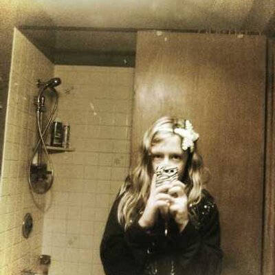 Profile Picture of Alyssa Applegate (@ApplegateAlyssa) on Twitter