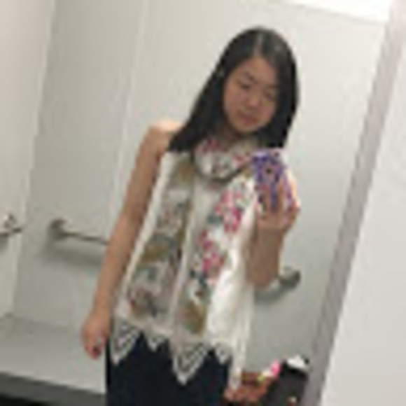 Profile Picture of Jenny Wong (@jennywong201) on Poshmark