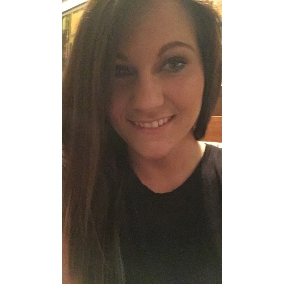 Profile Picture of Tabatha Tabor (@tabycatt09) on Poshmark