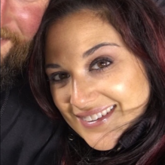 Profile Picture of Johanna Mcleer (@jolouise20) on Poshmark