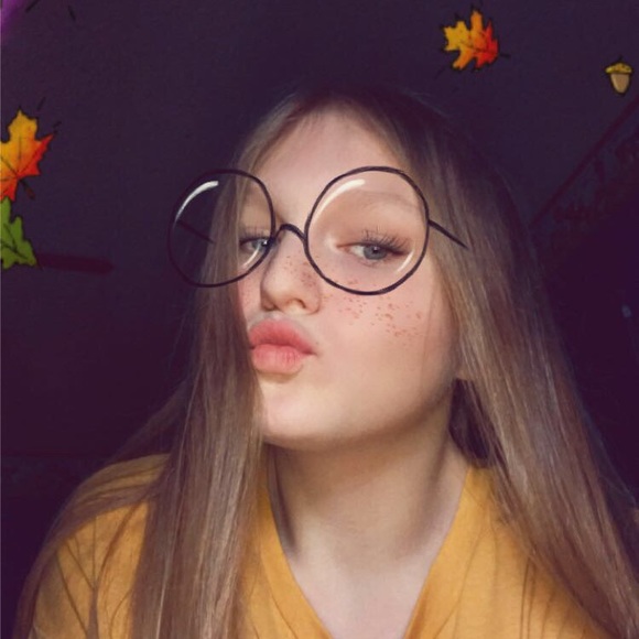 Profile Picture of Danielle Sowards (@dsowards1) on Poshmark