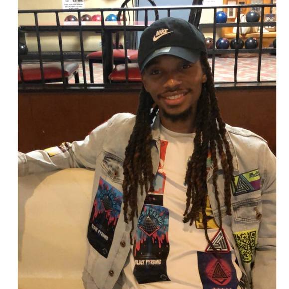 Profile Picture of Jonathan Fields (@jonnybaby19) on Poshmark