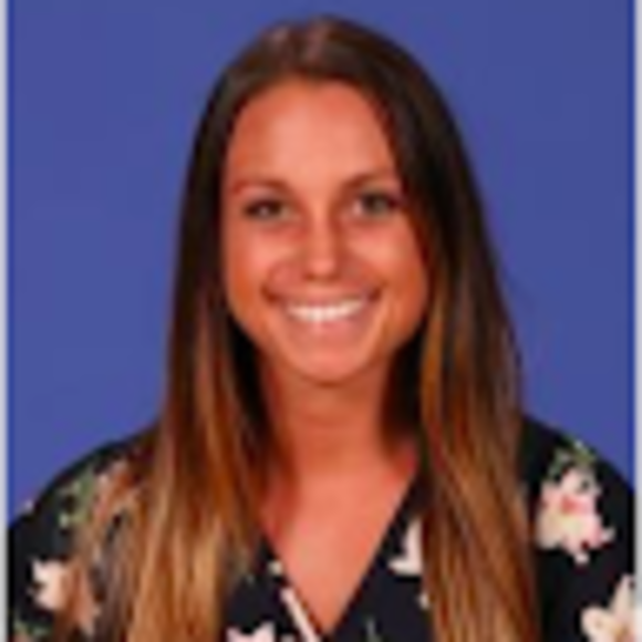 Profile Picture of Liz Schwabe (@lizschwabe) on Poshmark