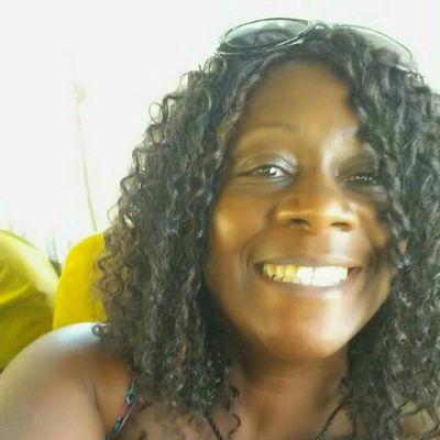 Profile Picture of Beverley Ritchie (@bsjn2008) on Twitter