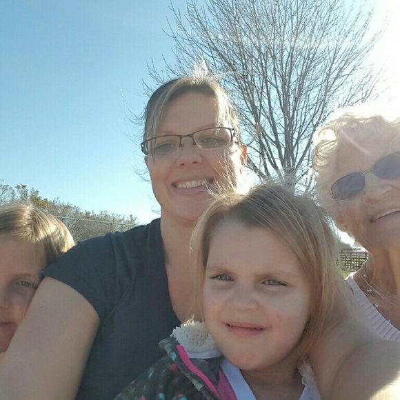 Profile Picture of Shayla Neal (@shayla_neal) on Poshmark