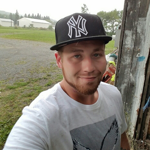 Profile Picture of Matt Bellaus (@mbellaus1) on Poshmark