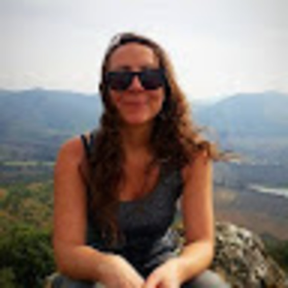 Profile Picture of Caroline Fieldhouse (@c_fieldhouse) on Poshmark