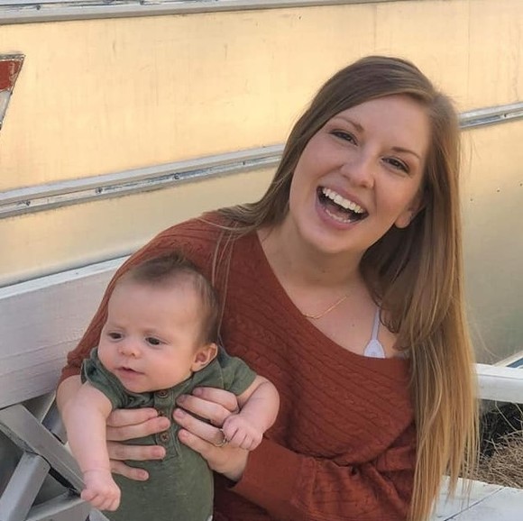 Profile Picture of Cassandra Akery (@akeryc) on Poshmark