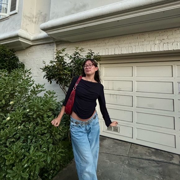 Profile Picture of Emma Aronson (@emmagaronson) on Poshmark