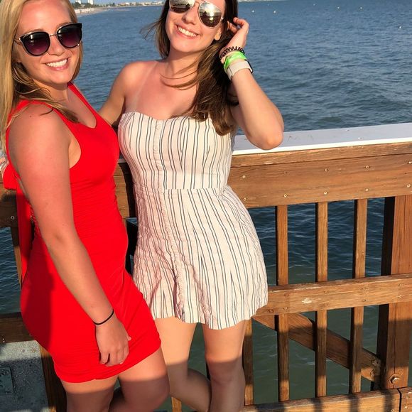 Profile Picture of Rachel Debling (@racheldebling) on Poshmark