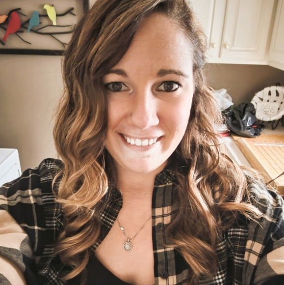 Profile Picture of Lauren Wierenga (@lauren_wierenga) on Poshmark