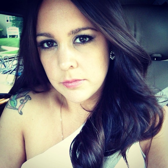 Profile Picture of Erica Katsanos (@ericakatsanos) on Poshmark