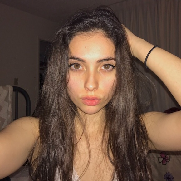 Profile Picture of Grecia Jimenez (@peachpreciosa) on Poshmark