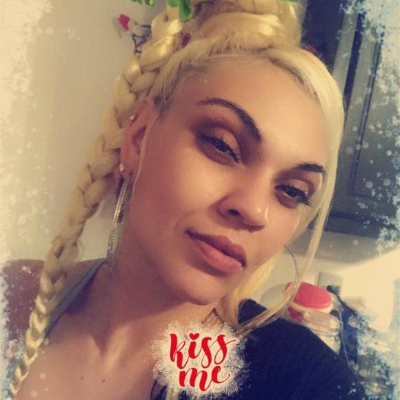 Profile Picture of Awilda Moulier (@booboo10302) on Poshmark