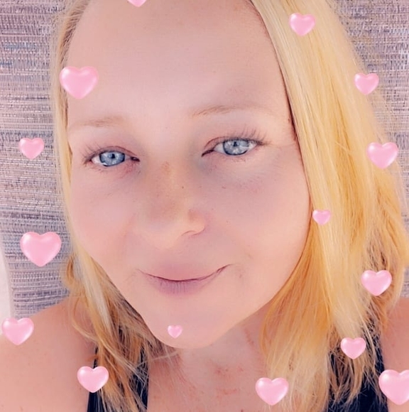 Profile Picture of Crystal Martin (@cryrose12878) on Poshmark