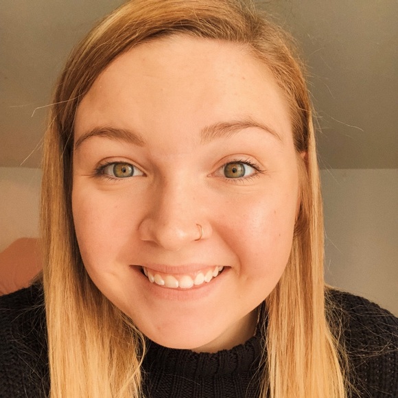 Profile Picture of Holly Rosengarten (@hollymorgan01) on Poshmark