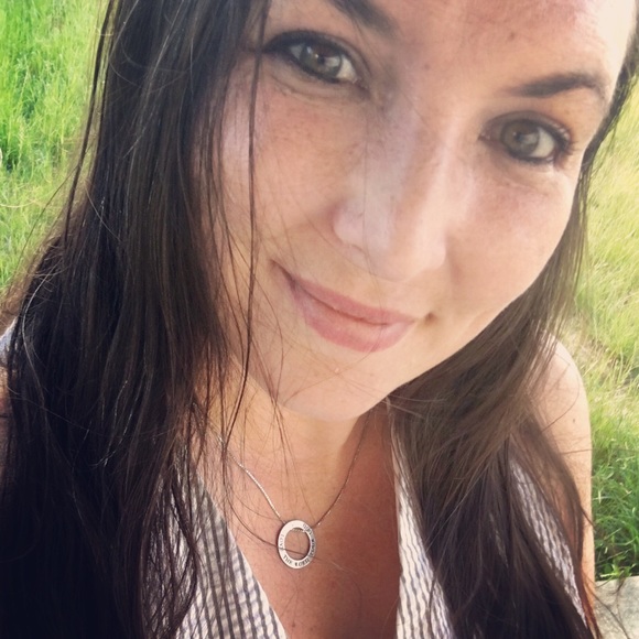 Profile Picture of Shana Mattick (@shanalw) on Poshmark