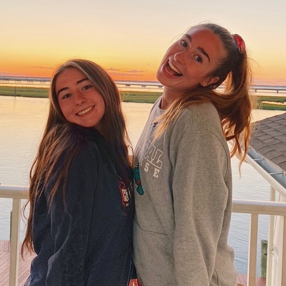 Profile Picture of Norah Wolff (@norah_w_g) on Poshmark