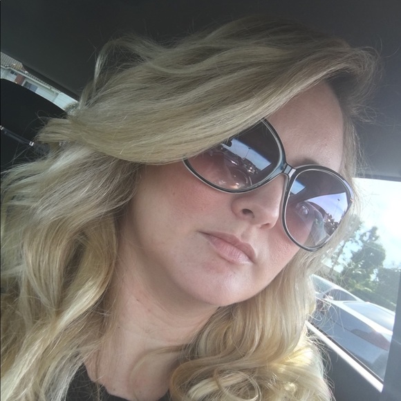 Profile Picture of Leighanne Haslacker (@lean225) on Poshmark