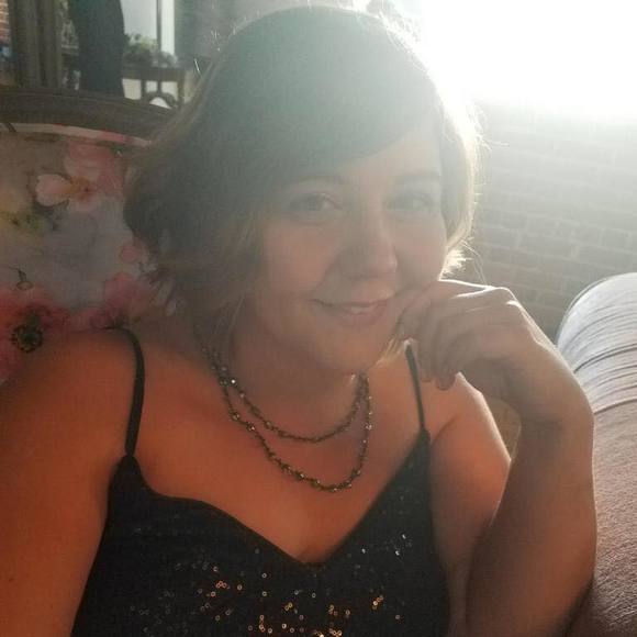 Profile Picture of Liska Ostojic (@liskao) on Poshmark