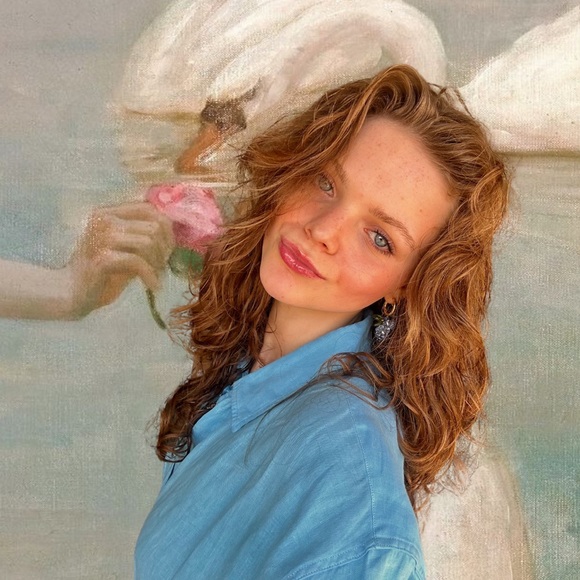 Profile Picture of Avary Gish (@gishavary) on Poshmark