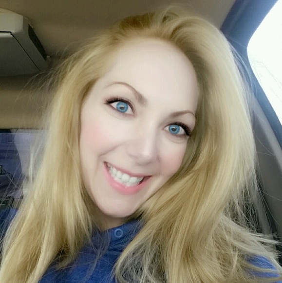 Profile Picture of Catie Stawinski (@catie2282) on Poshmark