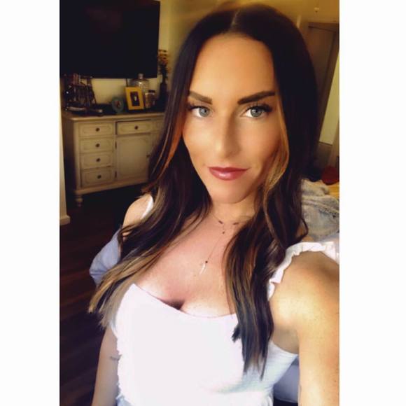 Profile Picture of Alyssa Bartolomeo (@alysbart212) on Poshmark