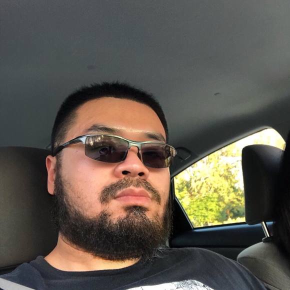 Profile Picture of Xiaolong Shao (@xiaolongshao) on Poshmark