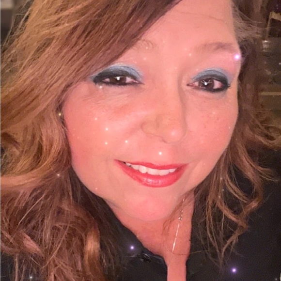 Tracy Leibert - Poshmark Profile Picture of Tracy Leibert (@tayleibert) on Poshmark