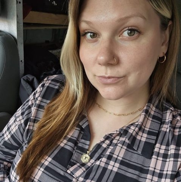 Profile Picture of Chelsea Grubich (@chelseagrubich) on Poshmark