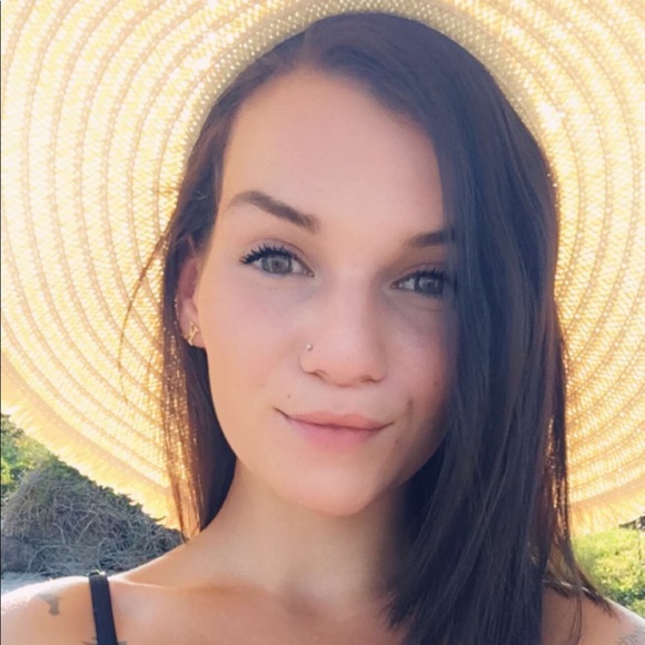 Profile Picture of Kameron Phillips (@mamabear712015) on Poshmark