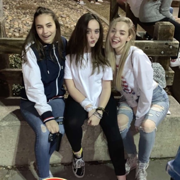 Profile Picture of Alex Tamburo (@alxxxxx2021) on Poshmark