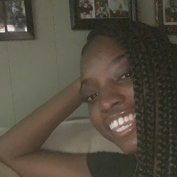 Profile Picture of Leah Irish (@leahirish1) on Poshmark