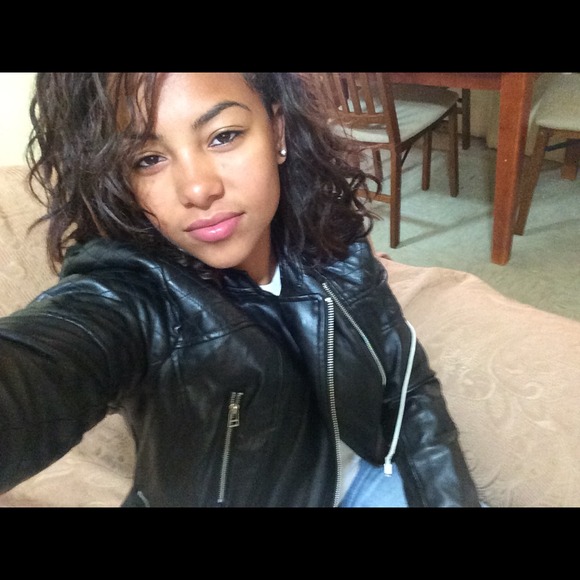 Profile Picture of Chayne Dauo (@katt1) on Poshmark