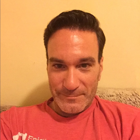 Profile Picture of Brian Murzyn (@brianmurzyn) on Poshmark