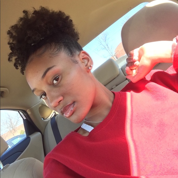 Profile Picture of Keliz Hunt (@kelizhunt) on Poshmark