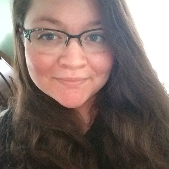 Profile Picture of Haley Cordova (@haley_cordova) on Poshmark