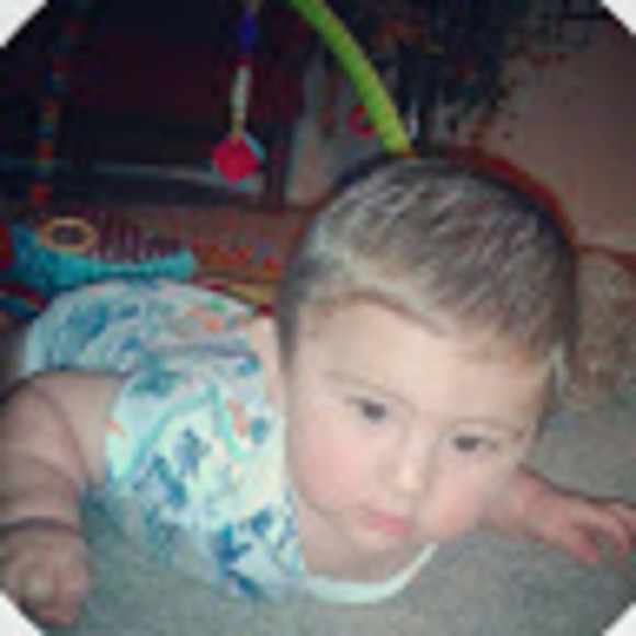 Profile Picture of Azucena Blandon (@azucenablandon) on Poshmark