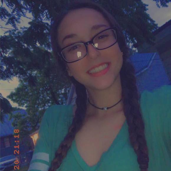 Profile Picture of Kate Gunter (@kate_gunter) on Poshmark