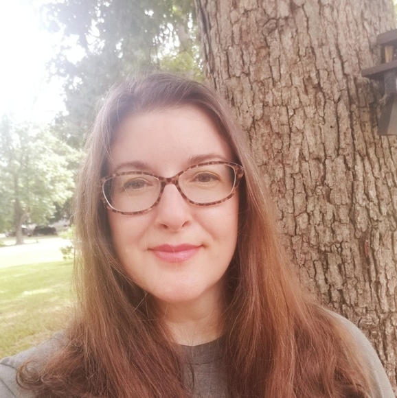 Profile Picture of Susan Egley (@alltheposh757) on Poshmark