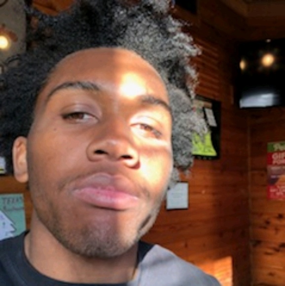 Profile Picture of Charles Lowe (@charleslowe15) on Poshmark