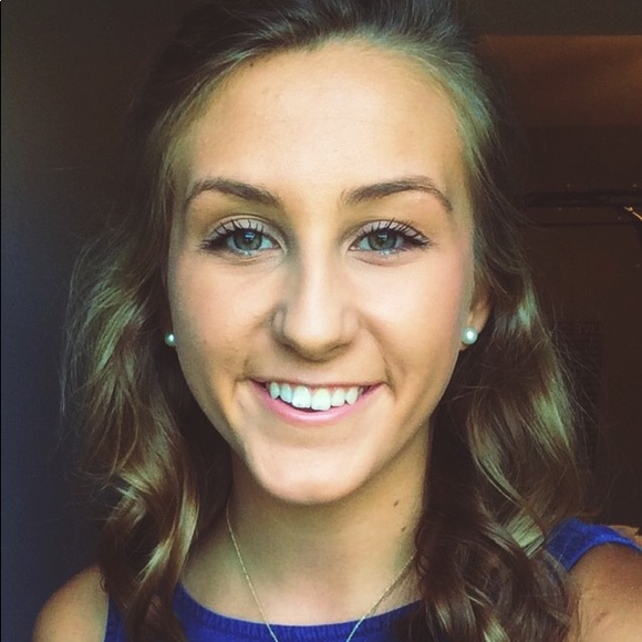 Profile Picture of Sophia Wagner (@sophiawagner312) on Poshmark