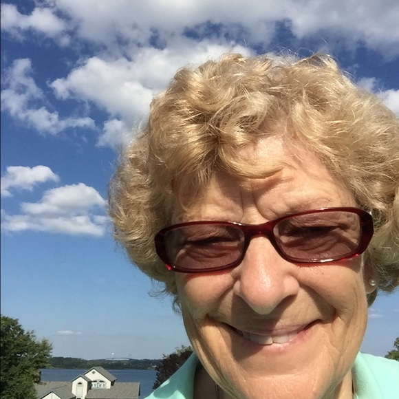 Profile Picture of Basille Blaesing (@basille) on Poshmark