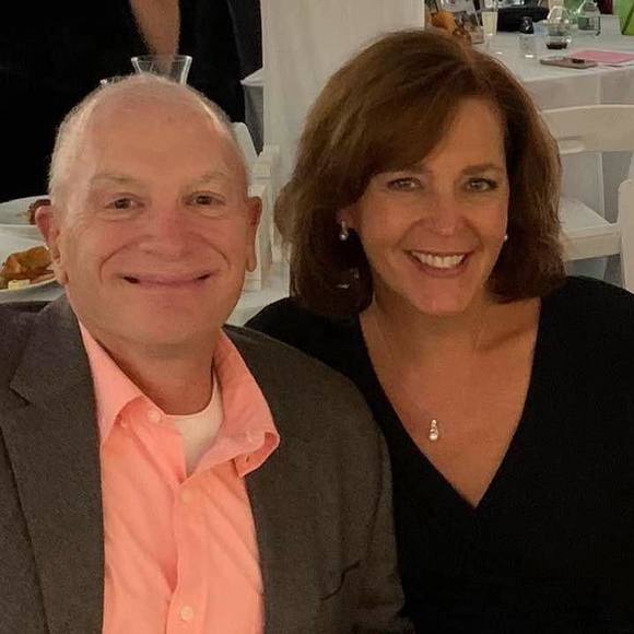 Profile Picture of Linda Oggeri (@oggeri16) on Poshmark