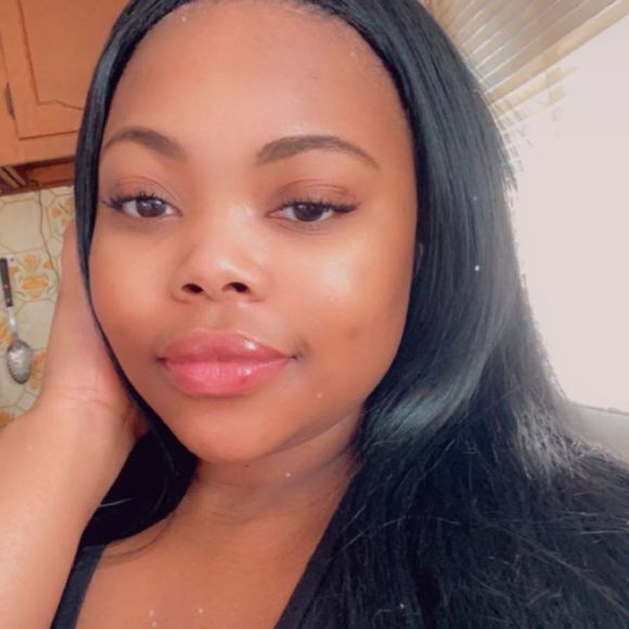 Profile Picture of Asanda Ingrid (@daasanda1) on Poshmark