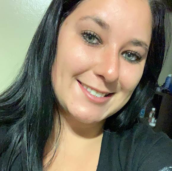 Profile Picture of Amber Hayes (@amberleigh3399) on Poshmark