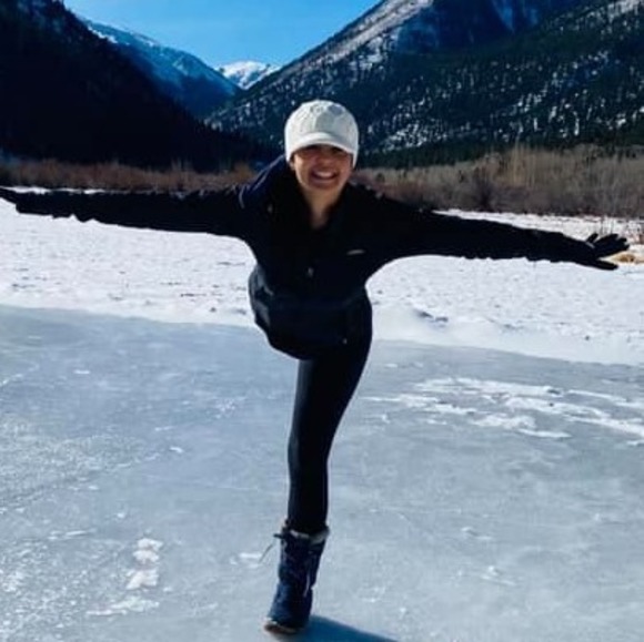 Profile Picture of Danielle Malouff (@dmalouff) on Poshmark