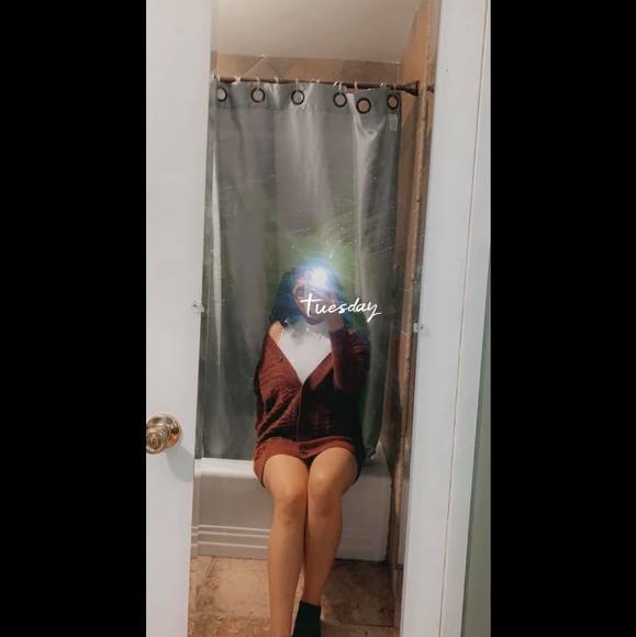 Profile Picture of Juliet Gonzalez (@julietrocha81) on Poshmark